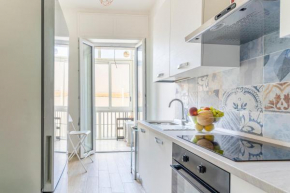 Livorno- Lungomare Viale Italia Bright Apartment!